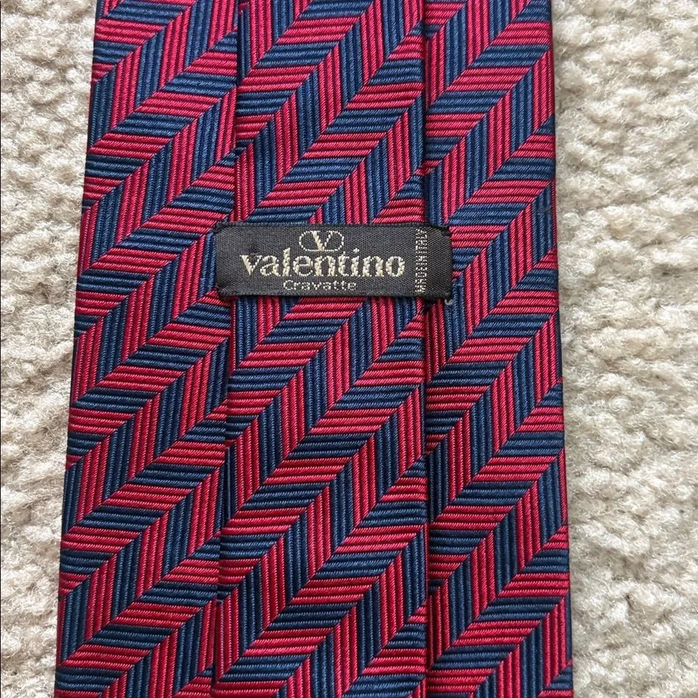Valentino Navy Red 100% Silk Zig Zag Chevron Men’s Tie Business Office Luxury